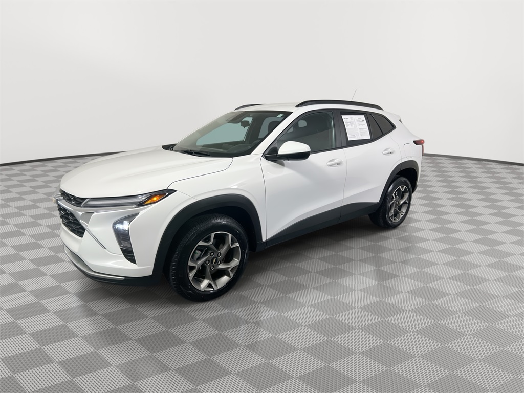 2024 Chevrolet Trax LT photo 4