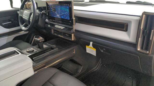 Used 2025 Void Black GMC 2X image 28