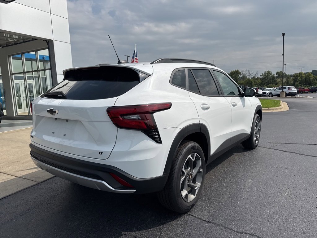 2025 Chevrolet Trax LT photo 7