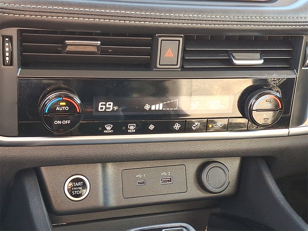2023 Nissan Rogue SV photo 17