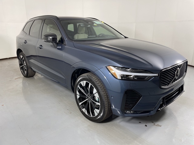 2026 Volvo XC60 B5 Plus photo 2