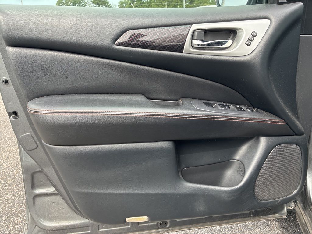 2020 Nissan Pathfinder SL photo 10