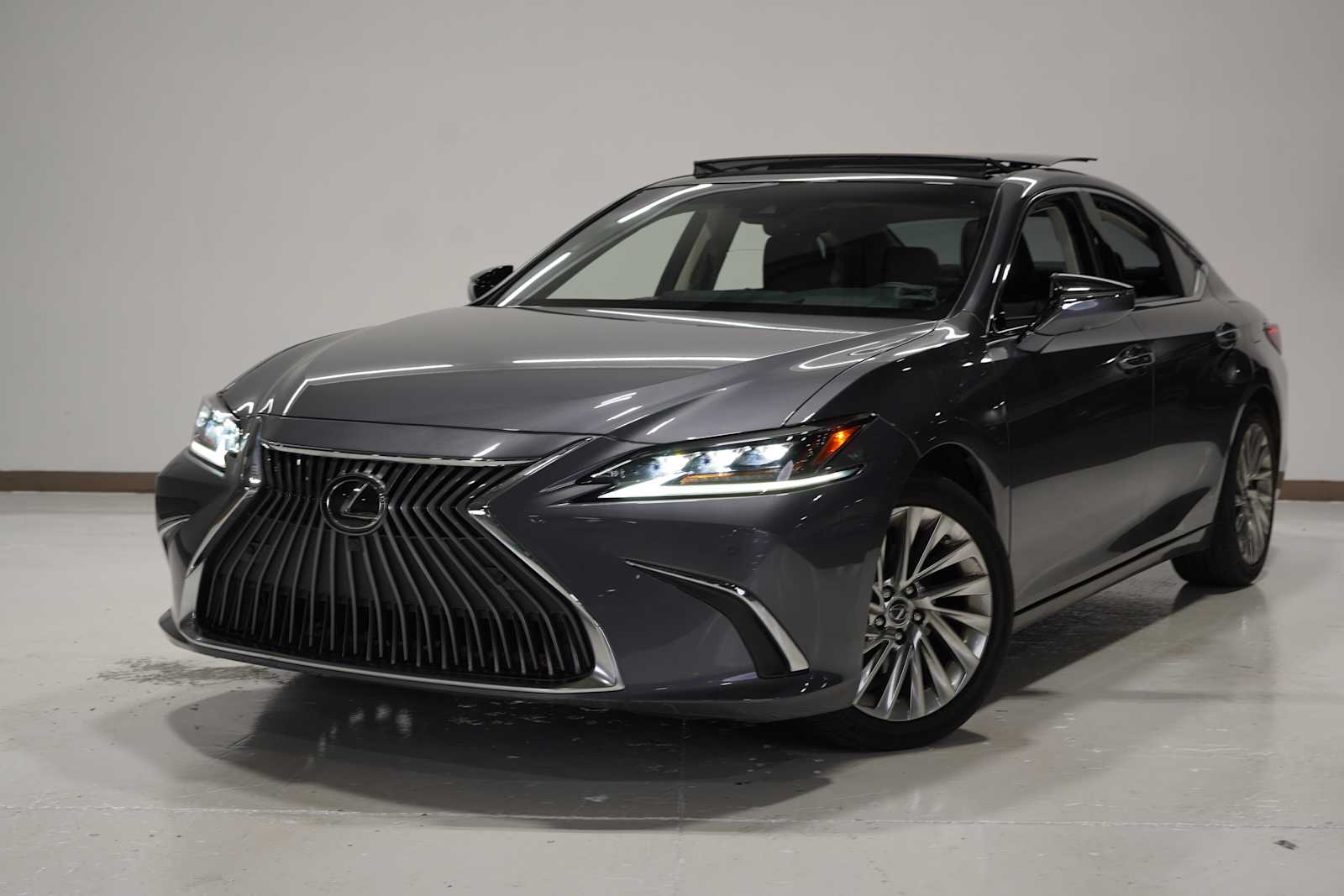2021 Lexus ES 350 Ultra Luxury's photo