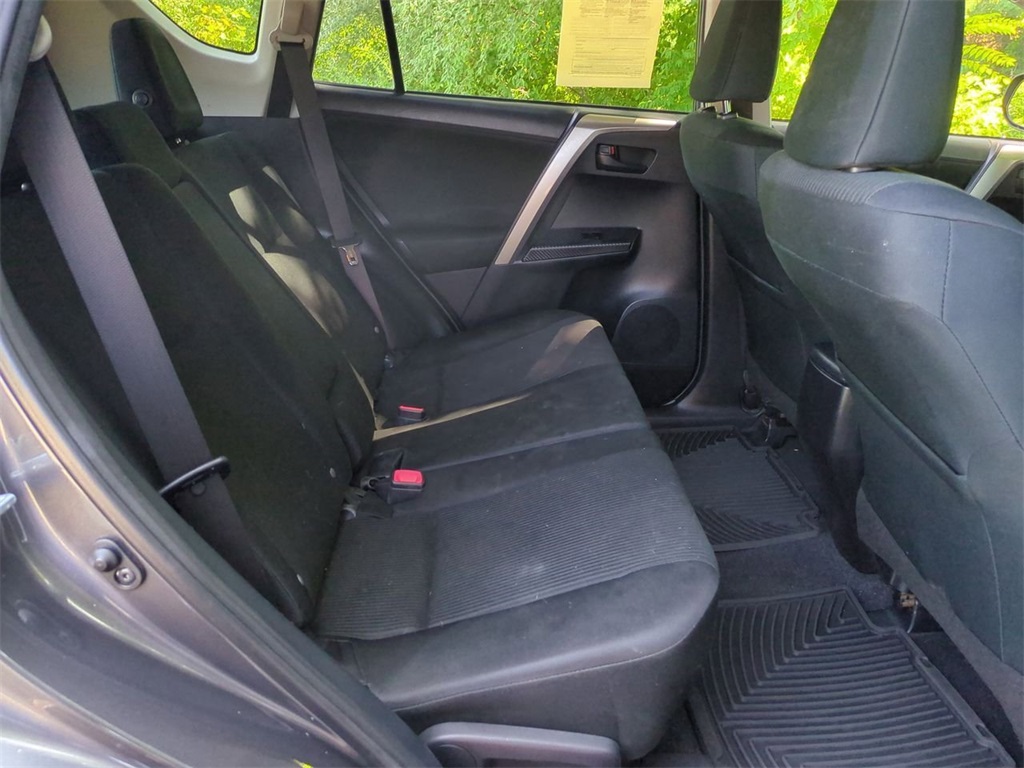 2014 Toyota RAV4 LE photo 25