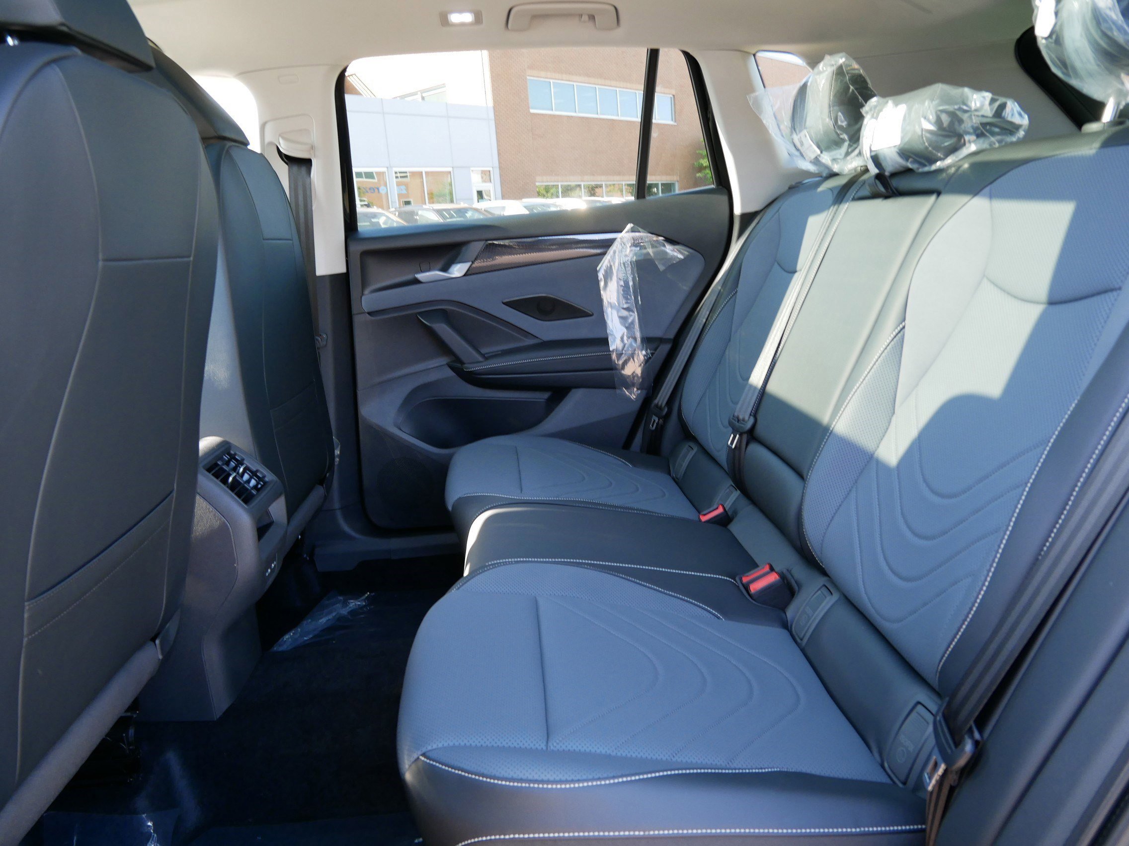 2025 Volkswagen Tiguan SE photo 4