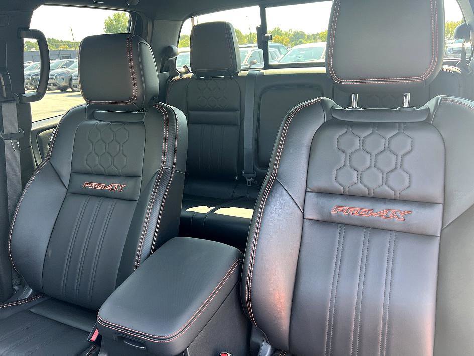 2023 Nissan Frontier PRO-4X photo 13