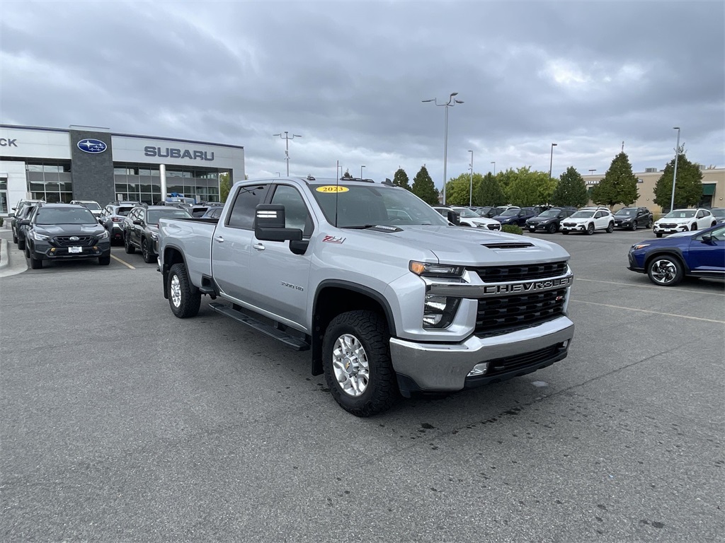 2023 Chevrolet Silverado 3500HD LT photo 2