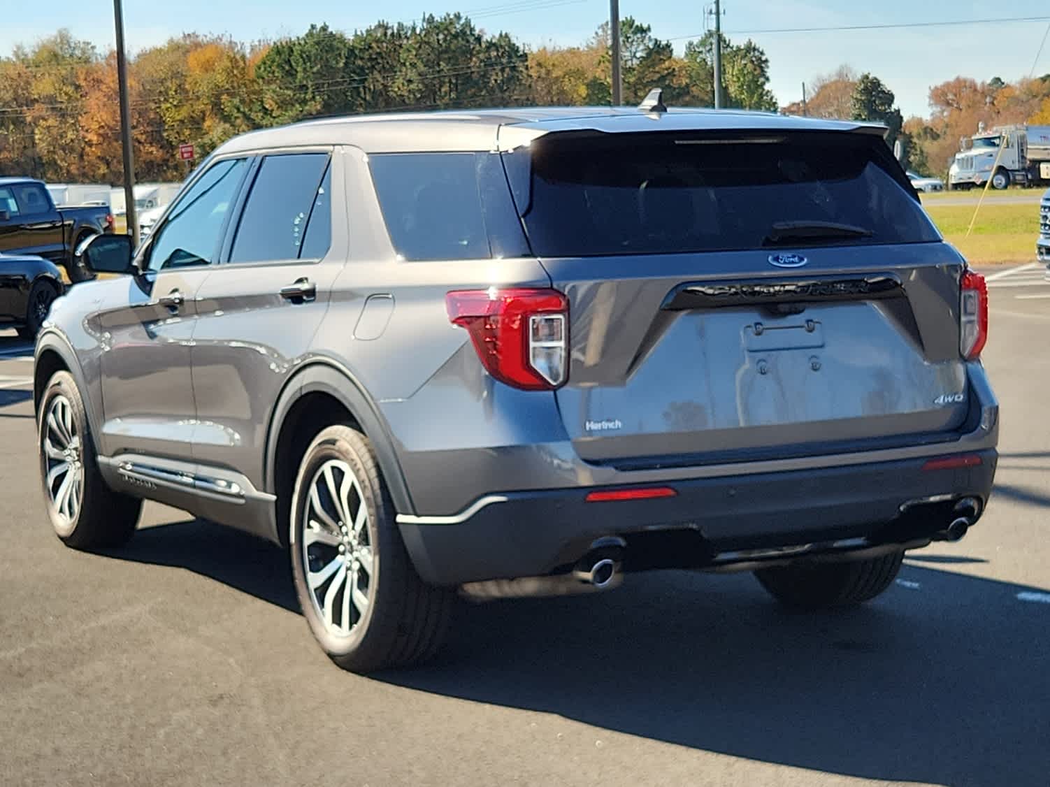 2022 Ford Explorer ST-Line photo 4