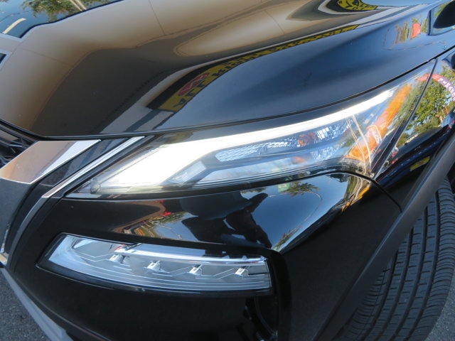 2021 Nissan Rogue SV photo 30