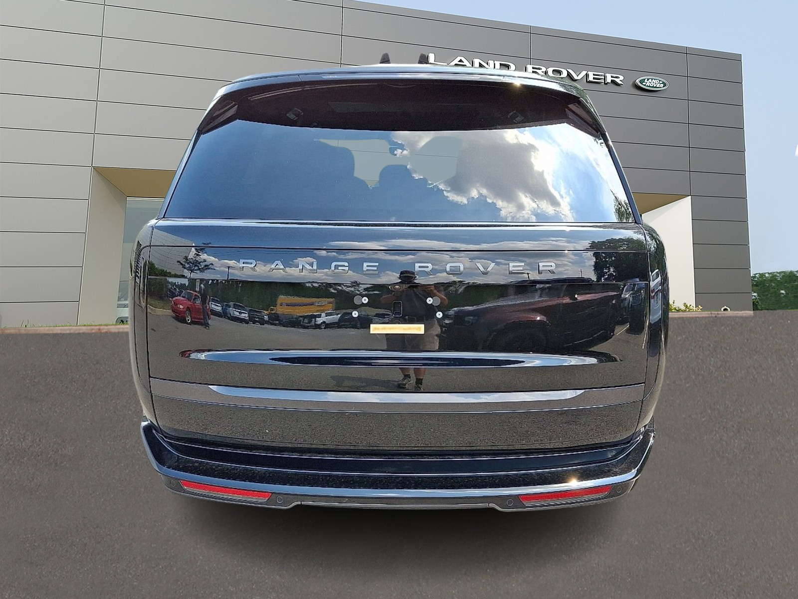 2025 Land Rover Range Rover SE photo 4