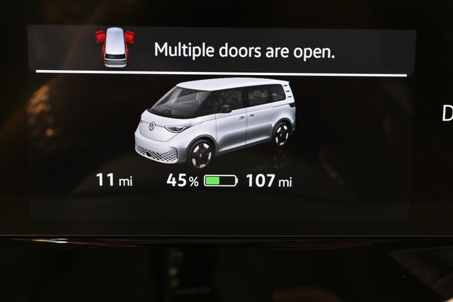 2025 Volkswagen ID. Buzz Pro Plus photo 6
