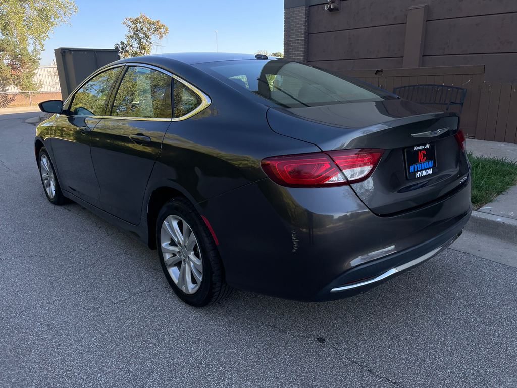 2015 Chrysler 200 Limited photo 3