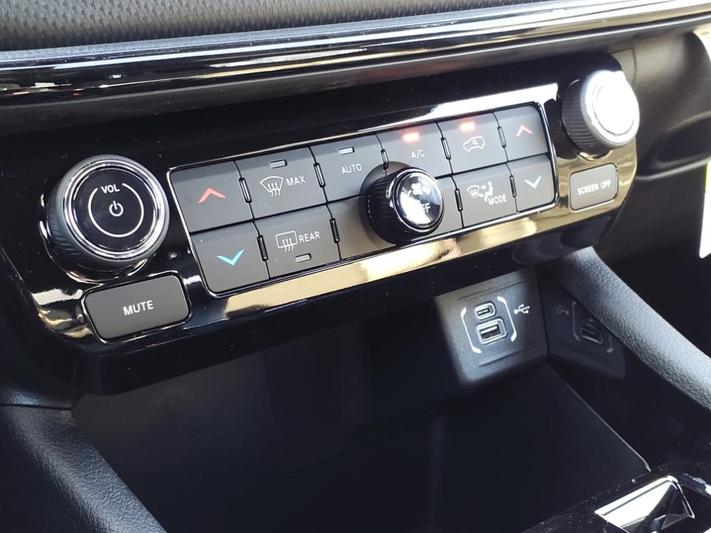 2024 Jeep Compass Latitude photo 18