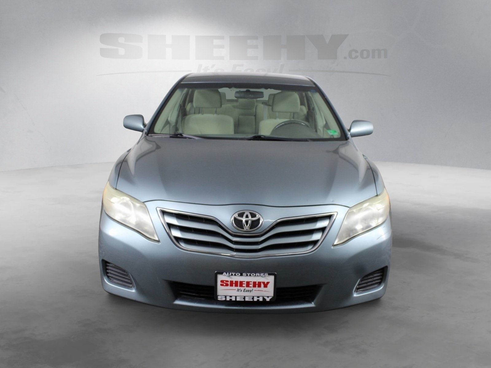 2010 Toyota Camry LE photo 2