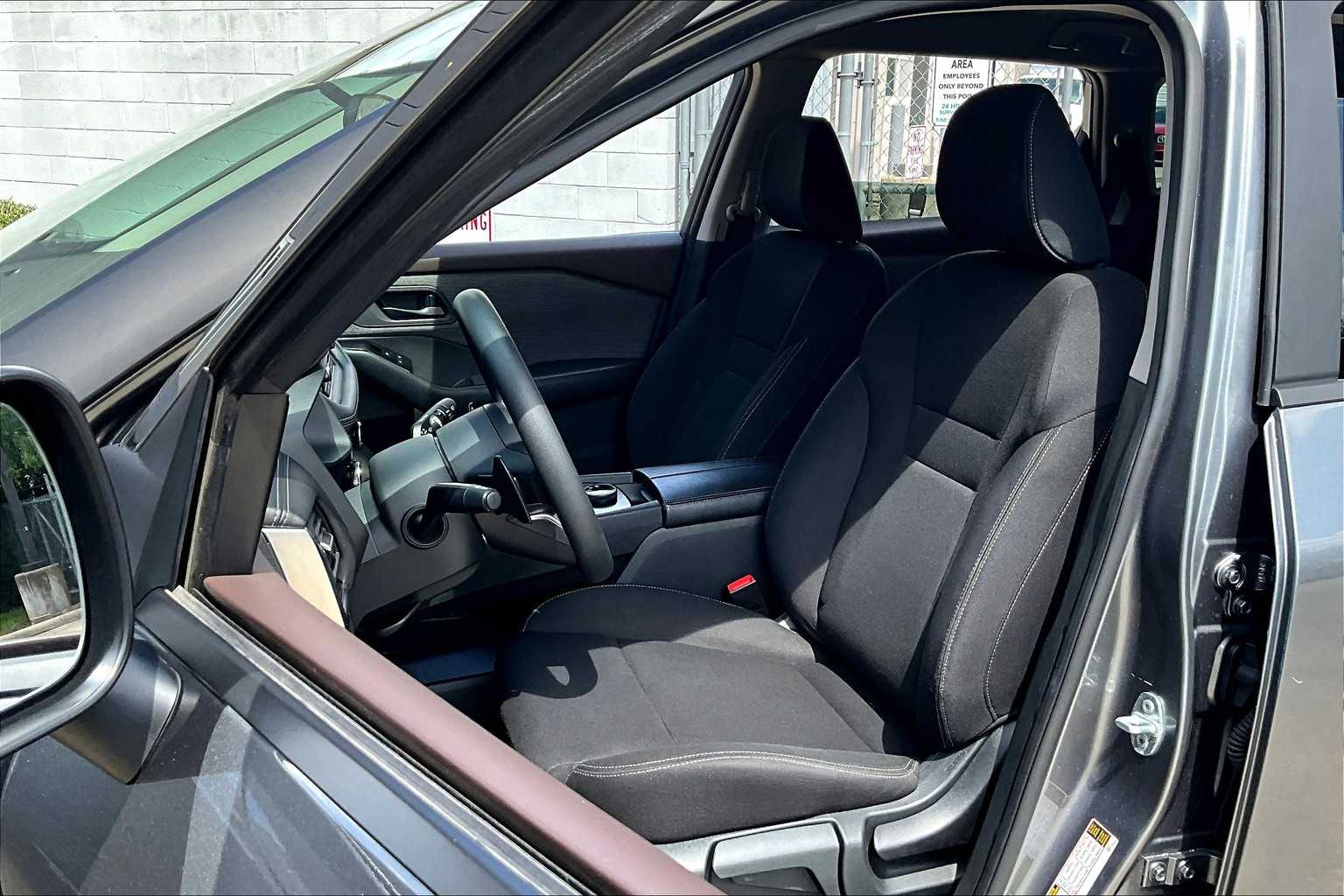2023 Nissan Rogue S photo 5