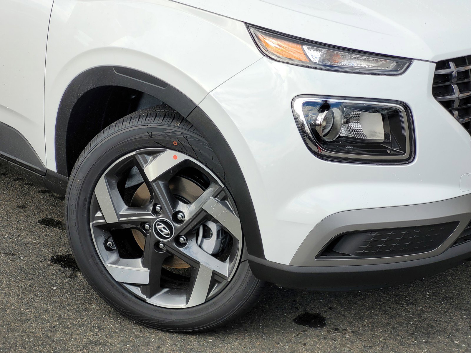 2026 Hyundai Venue SEL photo 4