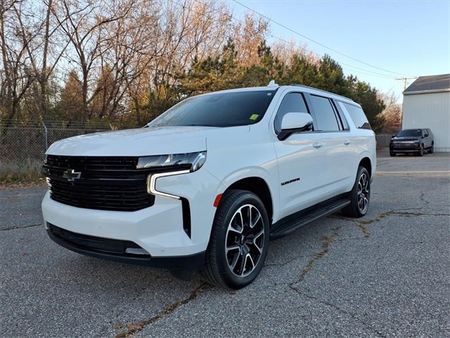 2023 Chevrolet Suburban RST photo 3