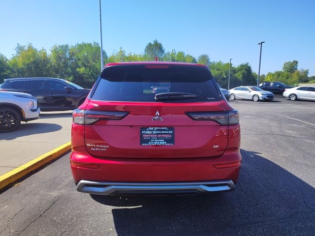 2025 Mitsubishi Outlander SE photo 4
