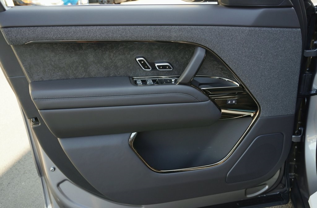 2025 Land Rover Range Rover Sport SE photo 8