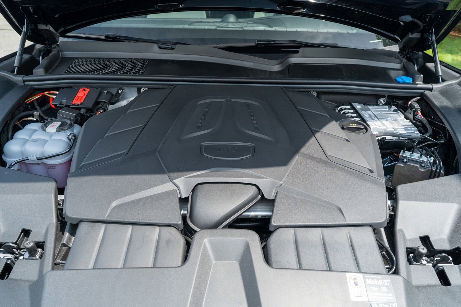 2025 Porsche Cayenne Base photo 17