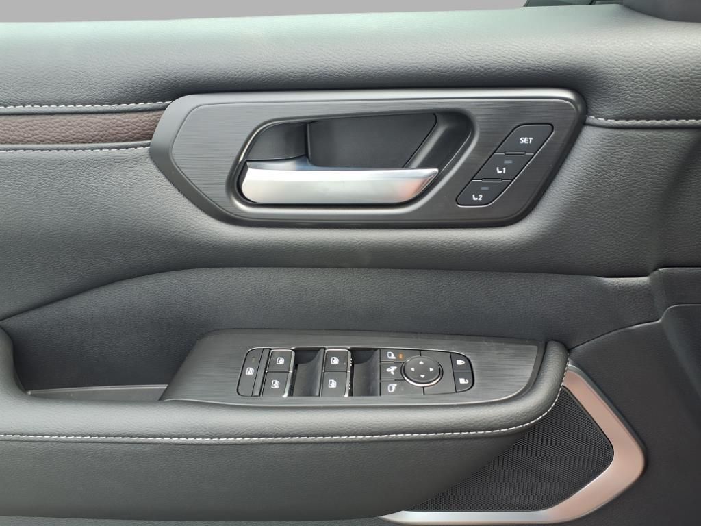 2025 Nissan Armada Platinum Reserve photo 15
