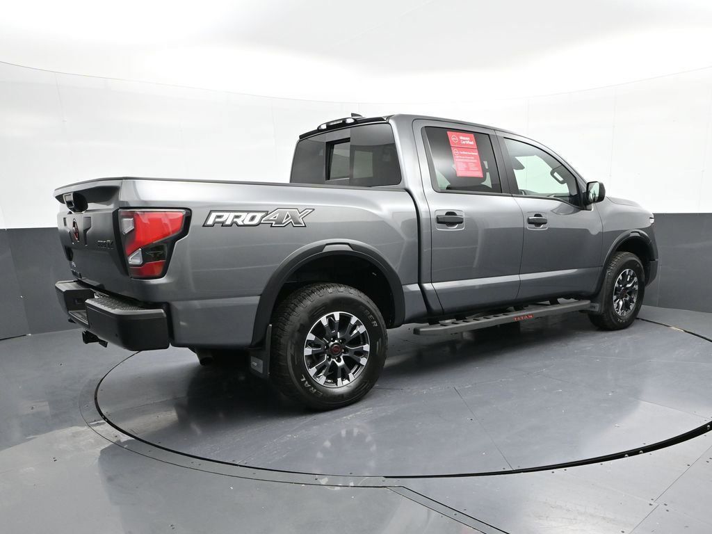 2024 Nissan Titan PRO-4X photo 3
