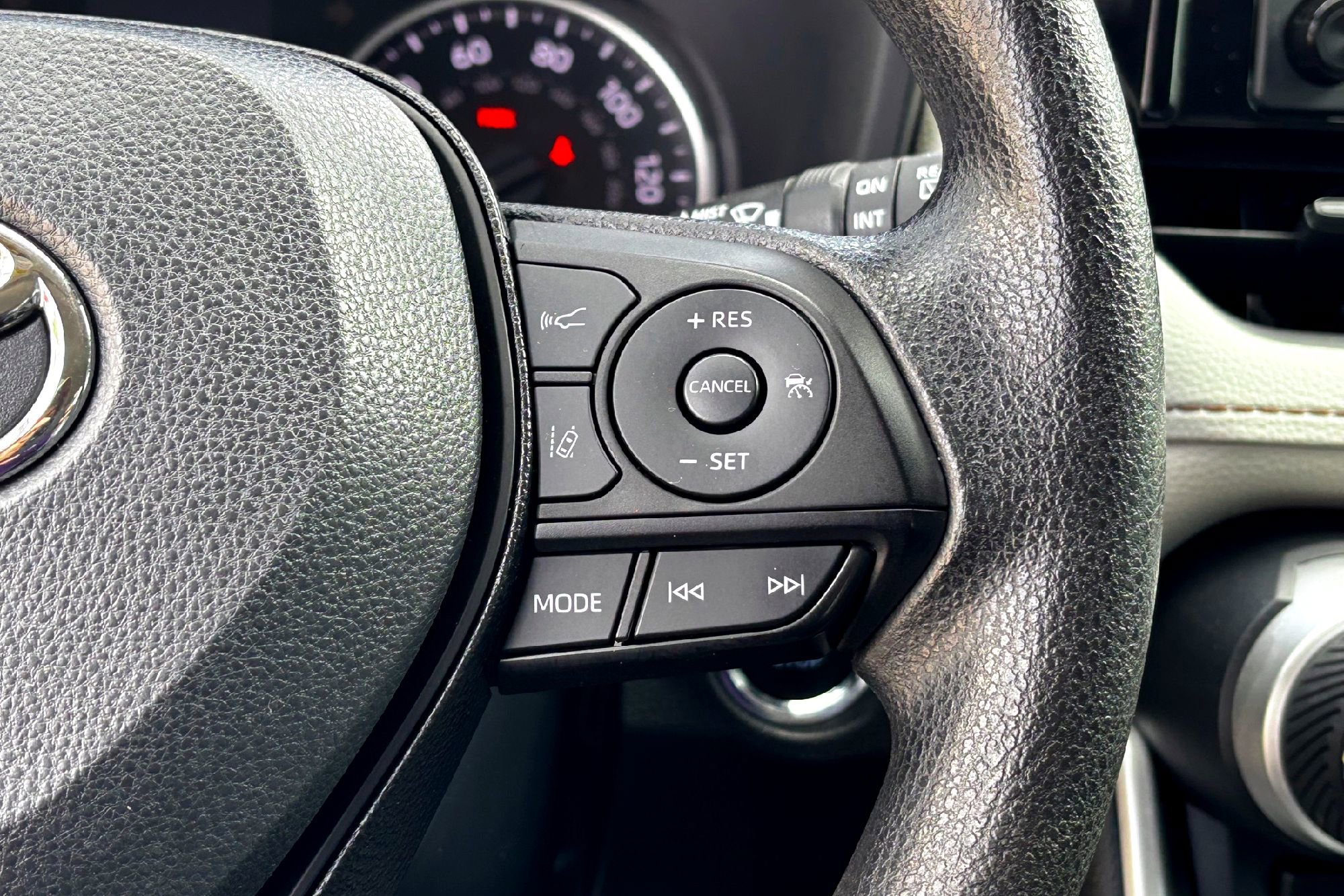2021 Toyota RAV4 XLE photo 10