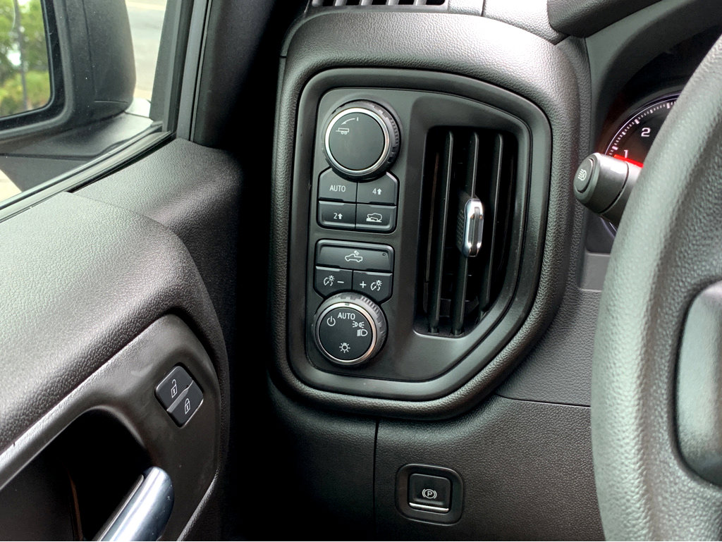 2024 Chevrolet Silverado 1500 Custom photo 9