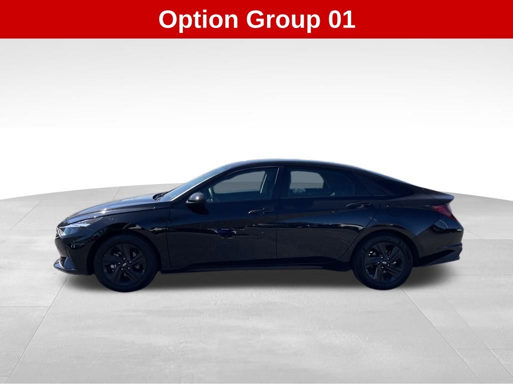 2023 Hyundai Elantra SEL photo 2