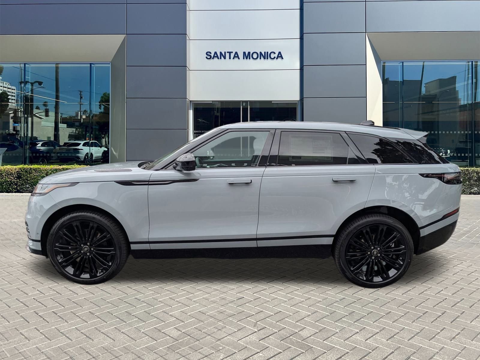 2026 Land Rover Range Rover Velar SE photo 4