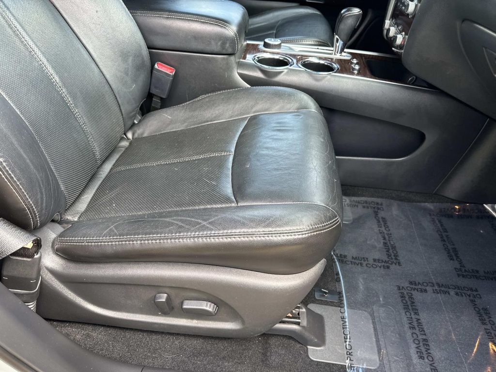 2014 Nissan Pathfinder Platinum photo 22