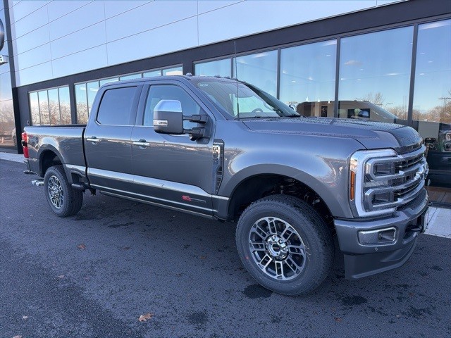 2026 Ford F-350 Super Duty Platinum's photo