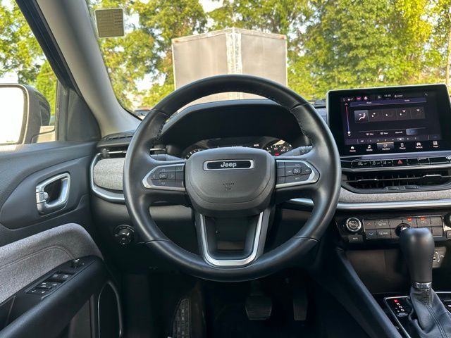 2022 Jeep Compass Latitude Lux photo 19