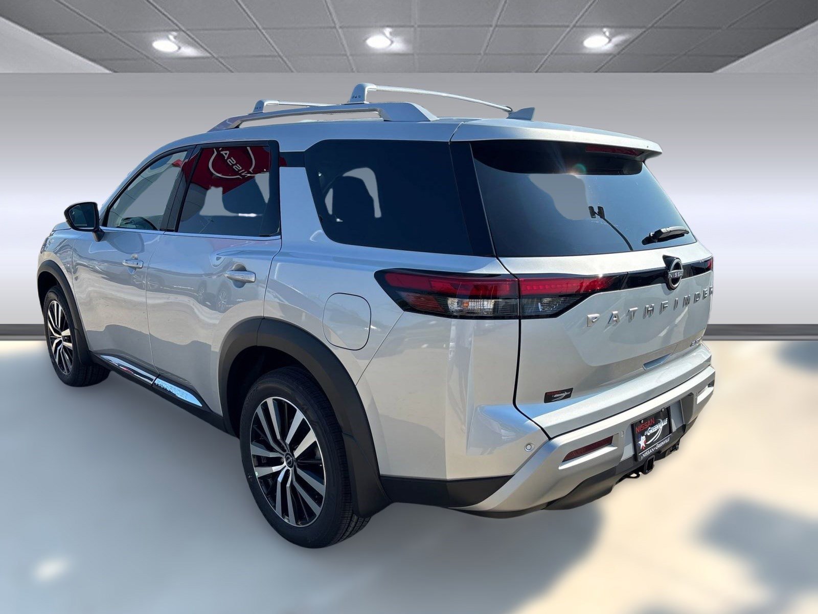 2025 Nissan Pathfinder Platinum photo 3