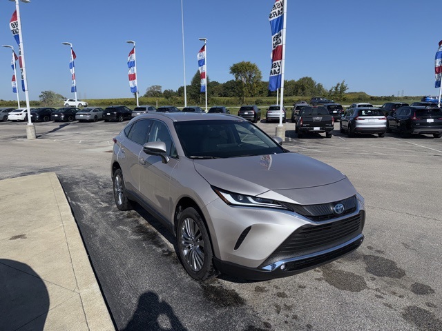 2023 Toyota Venza XLE photo 3