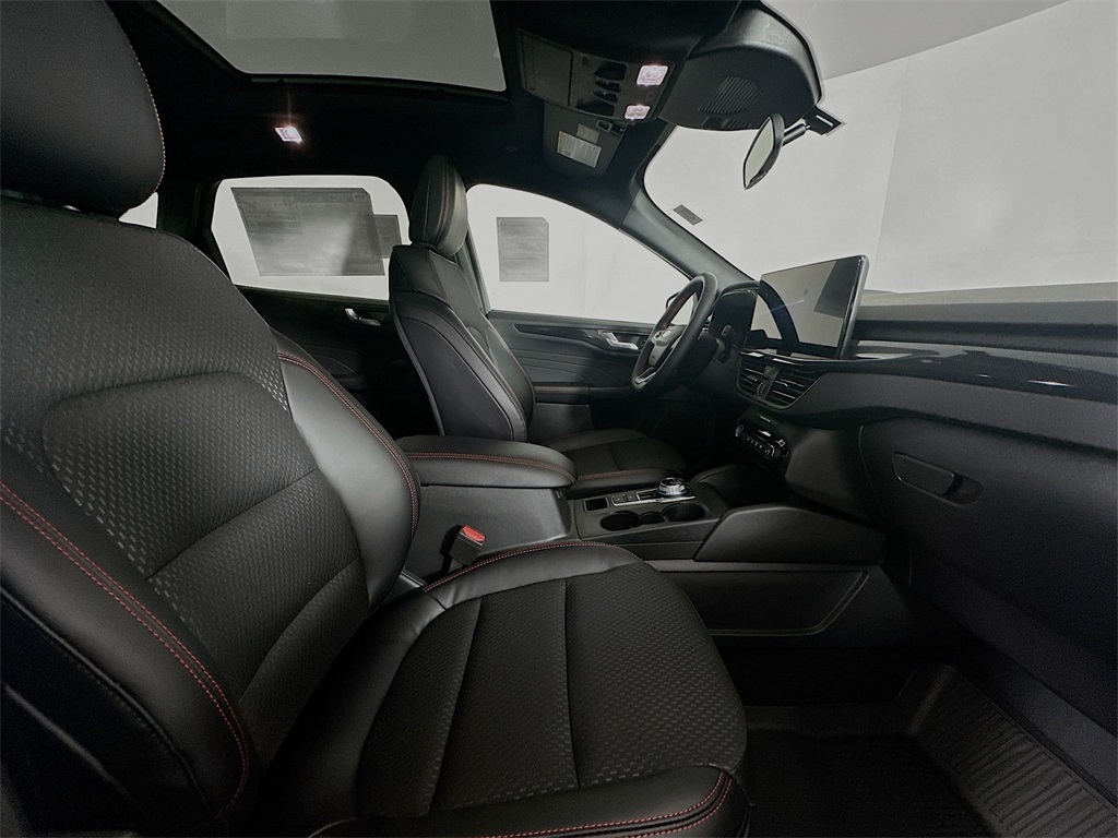 2025 Ford Escape ST-Line photo 25