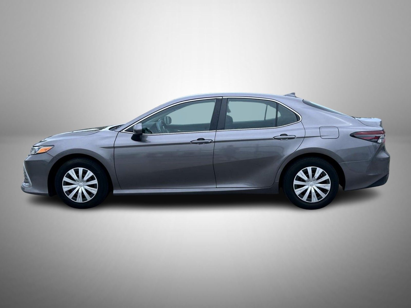 2022 Toyota Camry Hybrid LE photo 5