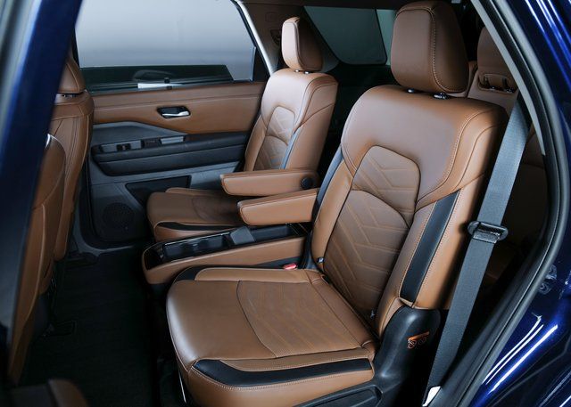 2023 Nissan Pathfinder Platinum photo 4