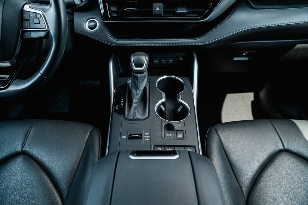 2021 Toyota Highlander XLE photo 23