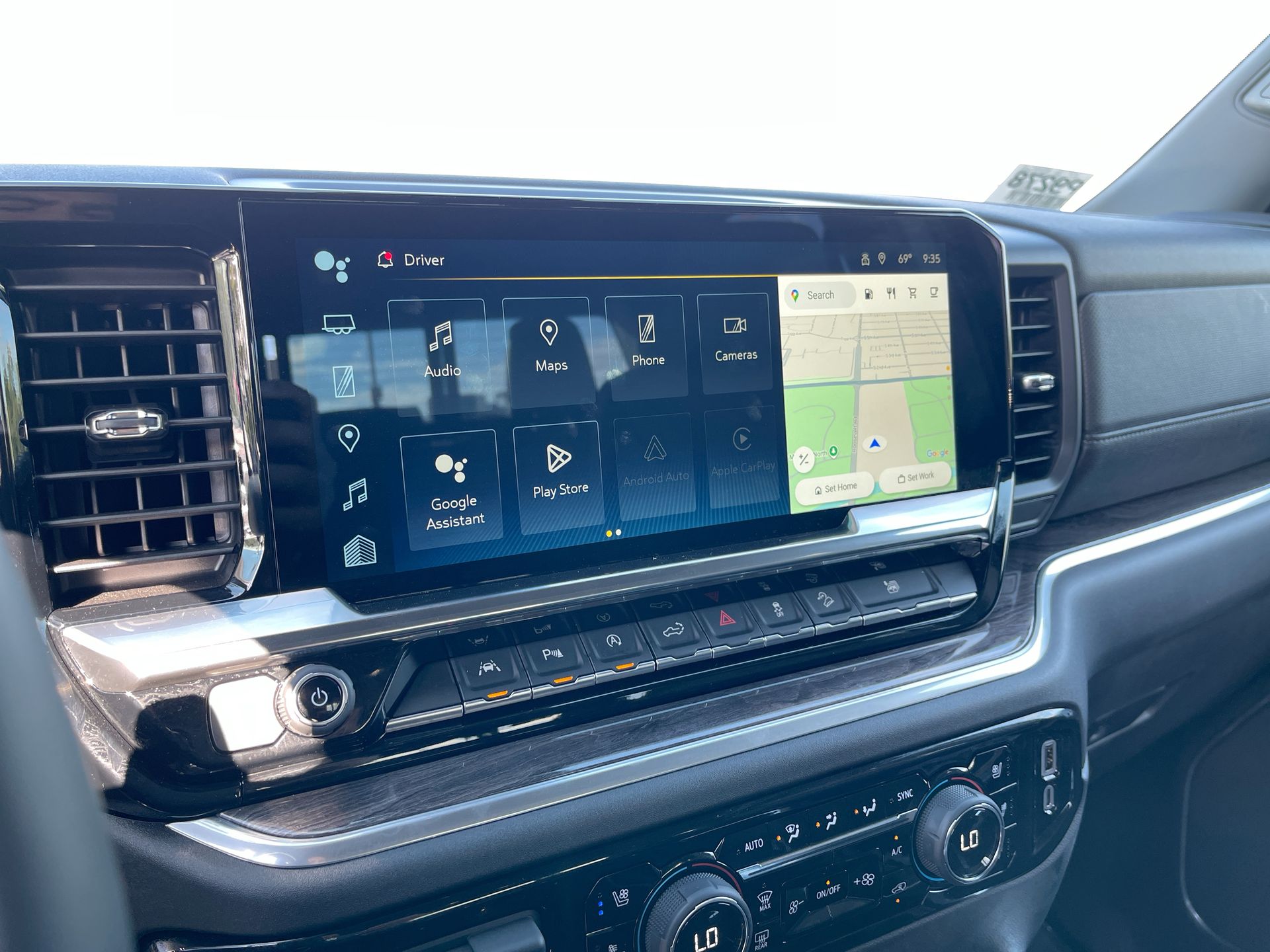 2025 Chevrolet Silverado 1500 LTZ photo 4