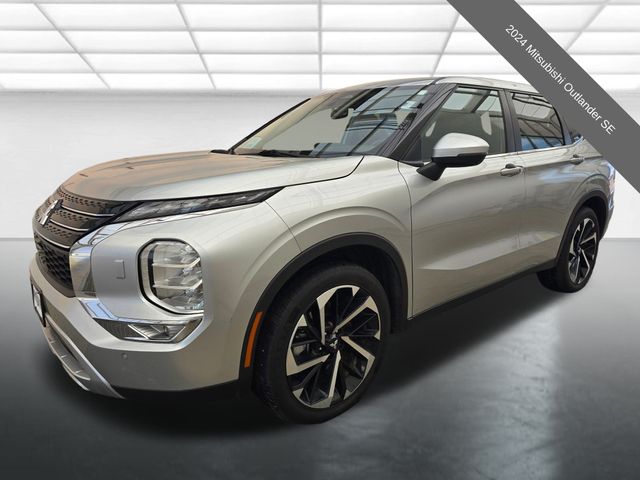 2024 Mitsubishi Outlander SE's photo