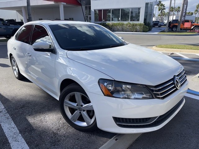2013 Volkswagen Passat SE photo 2
