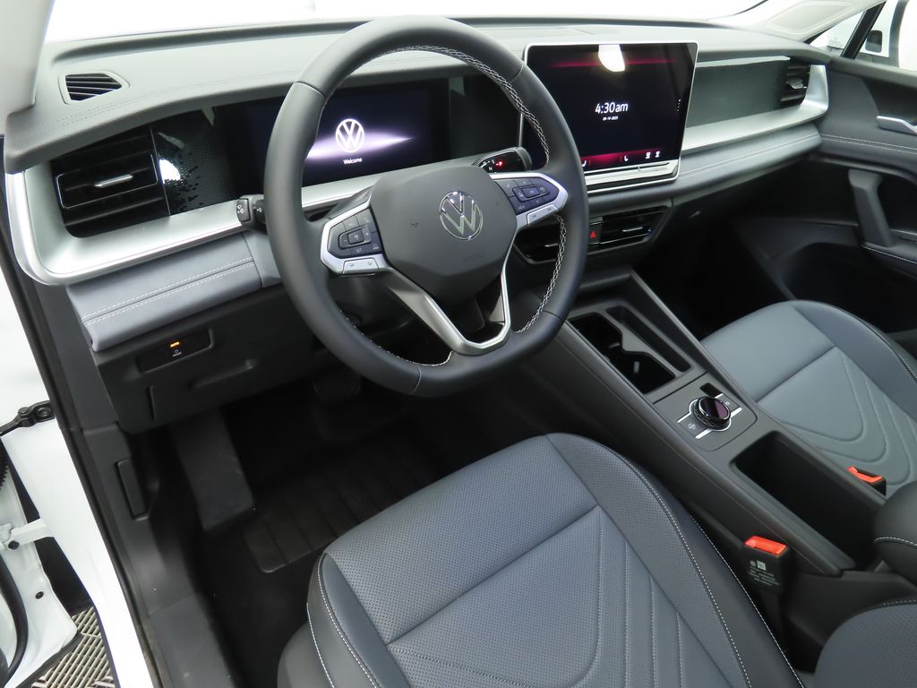 2025 Volkswagen Tiguan SE photo 10