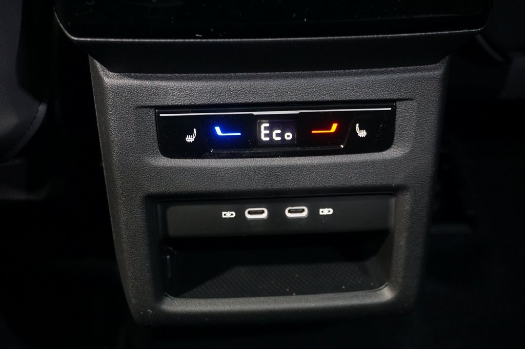 2025 Volkswagen ID.4 Pro Plus photo 30