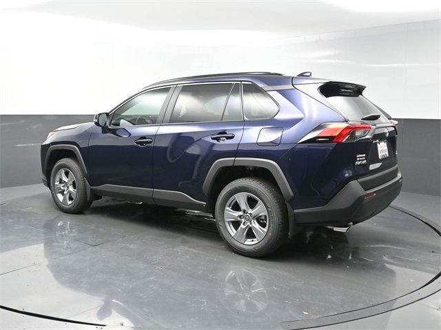 2025 Toyota RAV4 XLE photo 4