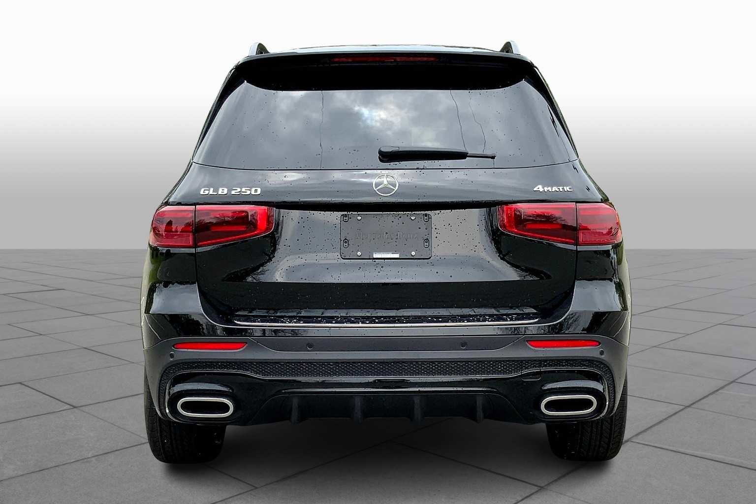 2025 Mercedes Benz GLB 250 4MATIC photo 4
