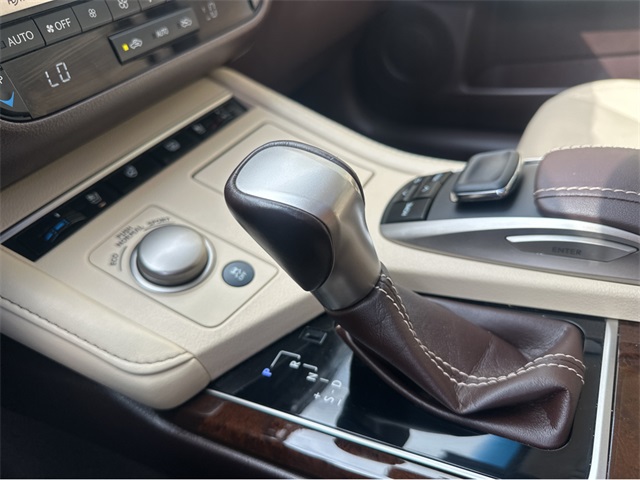2017 Lexus ES 350 Luxury photo 9