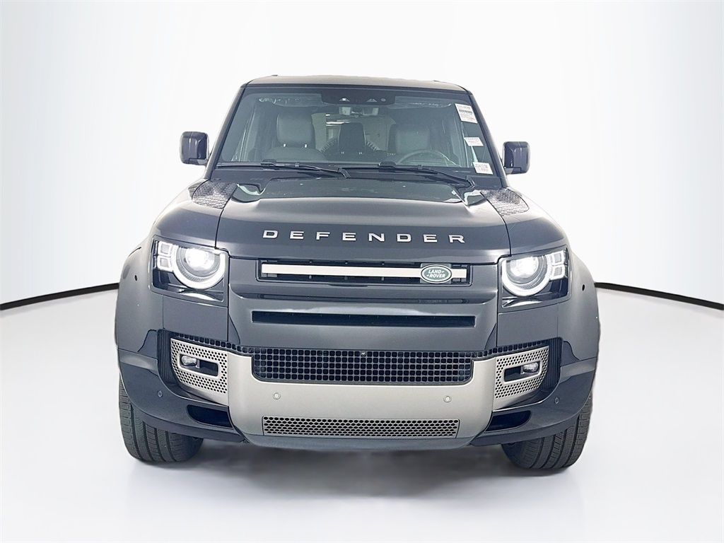2025 Land Rover Defender 130 X-Dynamic SE photo 2