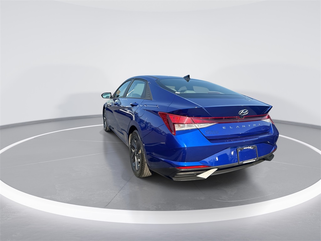 2022 Hyundai Elantra SEL photo 6