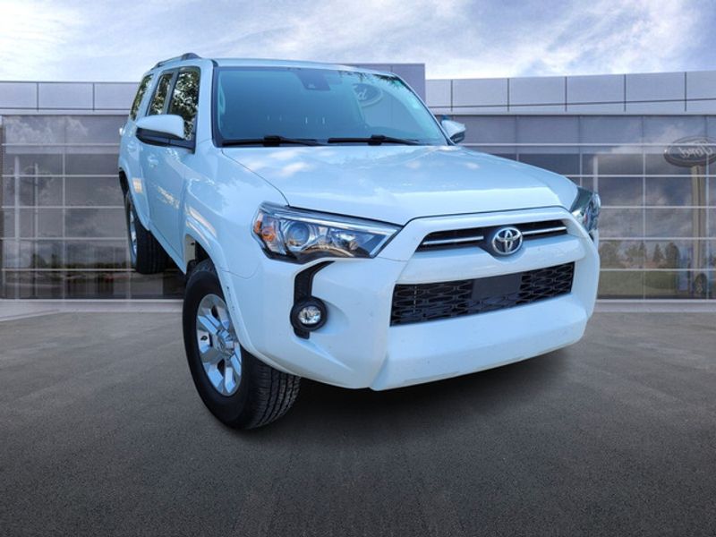2021 Toyota 4Runner SR5 photo 2
